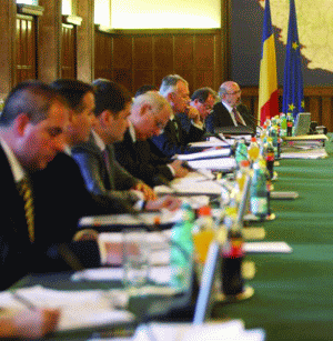 Parlamentarii PDL îşi somează Guvernul: Ori schimbaţi ce nu merge, ori vă dăm jos
