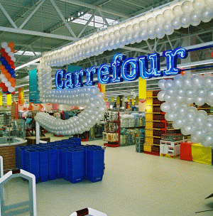 "Carrefour", cel mai mare grup de retail din Europa şi numărul doi mondial - după "Wal-Mart Stores" Inc. din SUA, este prezent în 32 de ţări.