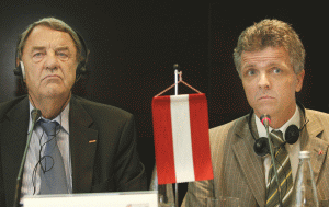 Richard Schenz, vicepreşedintele Camerei Economice Federale a Austriei (stânga) şi Rudolf Lukavsky, consilier comercial al Ambasadei Austriei în România (dreapta).