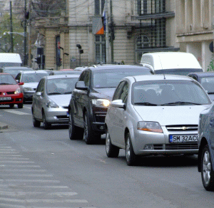 Leasing: Piaţa a scăzut cu 30%, dosarele neperformante au urcat la o treime din total