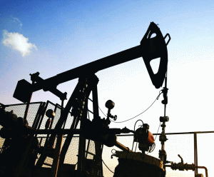 Patru companii petroliere majore îşi încetează activităţile în Iran
