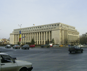 Guvernul va interzice autorităţilor locale să mai finanţeze lucrări de investiţii noi şi le va obliga să asigure, în prealabil, surse de finanţare a proiectelor aflate deja în derulare, administraţiile din teritoriu fiind obligate să încheie în primul rând investiţiile cu termen de finalizare depăşit.Vor fi exceptate de la această interdicţie lucrările de investiţii colaterale, care cuprind cheltuielile pentru efectuarea unor lucrări legate teritorial şi funcţional de o anumită investiţie directă, finanţată din fonduri externe nerambursabile.