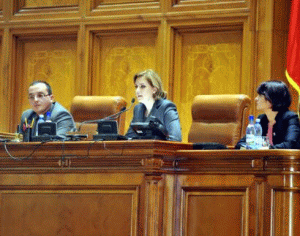 Opoziţia a depus moţiunea de cenzură pentru demiterea Guvernului