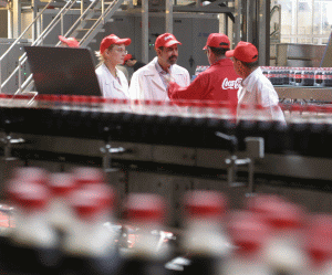 Scădere uşoară a volumului vânzărilor Coca-Cola Hellenic