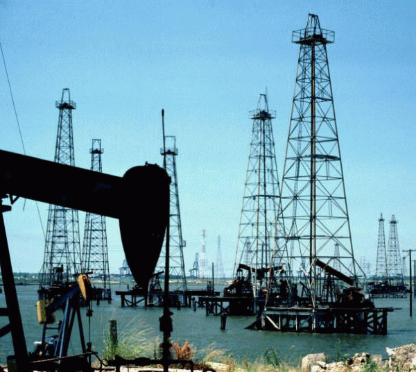 Protestele din Orientul Mijlociu ridică preţul petrolului