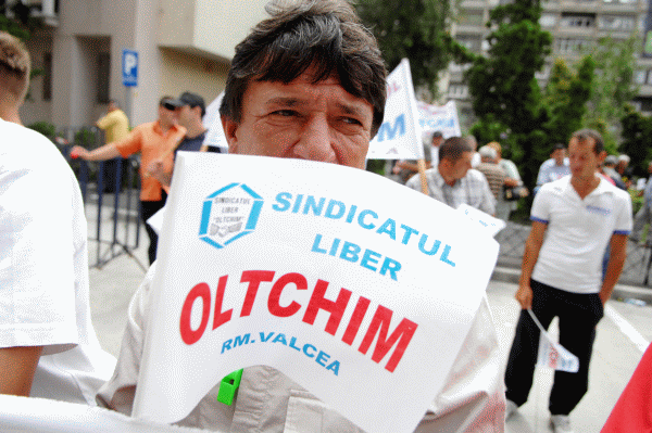 The employees of "Oltchim" threaten with a new wave of protests, unless their wages are paid