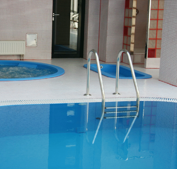 Oficialul ANAF consideră că piscinele din proprietăţile individuale ar fi trebuit să fie deja taxate, pentru că au o utilitate şi pot fi considerate un "exces".