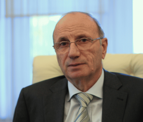 Parlamentul l-a revocat din funcţie pe Constantin Buzoianu, preşedintele CSA