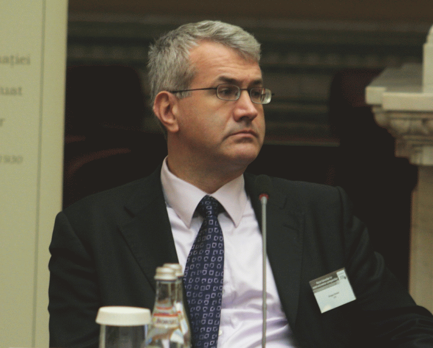 "Societăţile aflate în dificultate să se uite şi la soluţiile de pe piaţa de capital!"