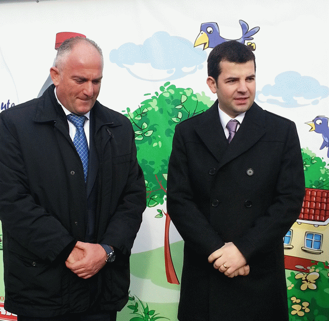Radu Timiş (stânga), preşedintele Cris-Tim, împreună cu Daniel Constantin (dreapta), ministrul Agriculturii.
