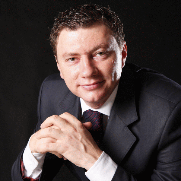 Conferenţiar universitar doctor în economie, Cosmin Marinescu.