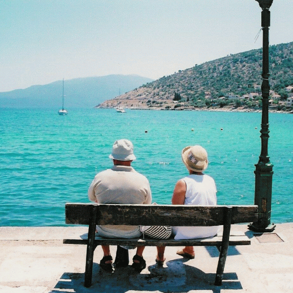 Pregătiţi casele de bătrâni, pensionarii occidentali sosesc în masă!