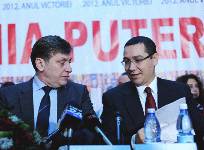 Efectele guvernării: Ponta şi Antonescu au fost huiduiţi la Iaşi