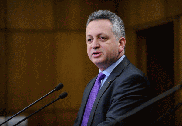 Fenechiu află astăzi dacă mai rămâne ministru