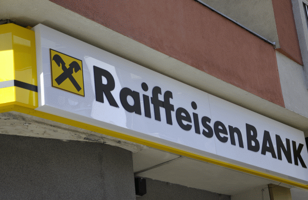 Raiffeisen Bank International pune problema unui investitor strategic pentru întărirea bilanţului