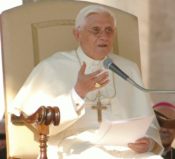 Fostul papă Benedict: "Dumnezeu mi-a spus să renunţ la pontificat"
