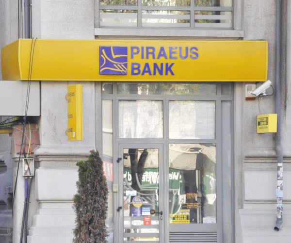 La sfârşitul primului trimestru din 2013, "Piraeus" avea cea mai mare reţea de sucursale în Grecia, de 1.300 de unităţi.