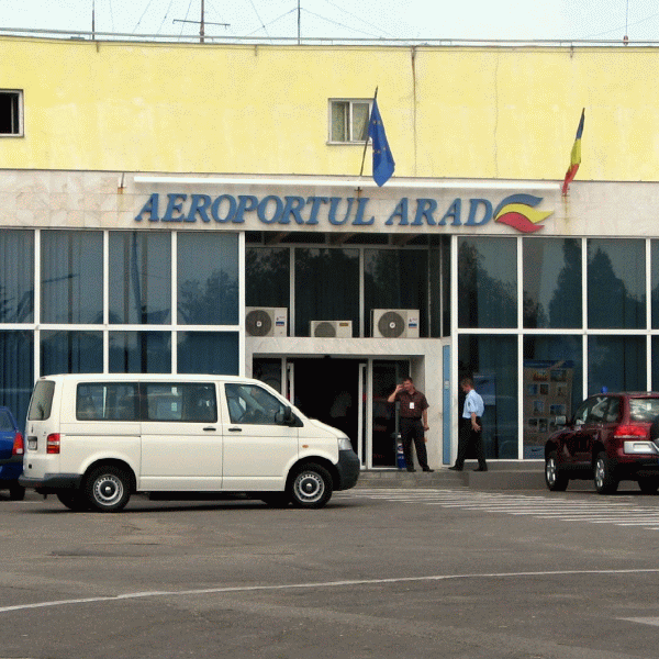 Actualul terminal nu mai are spaţii disponibile pentru fluxuri mari de pasageri.