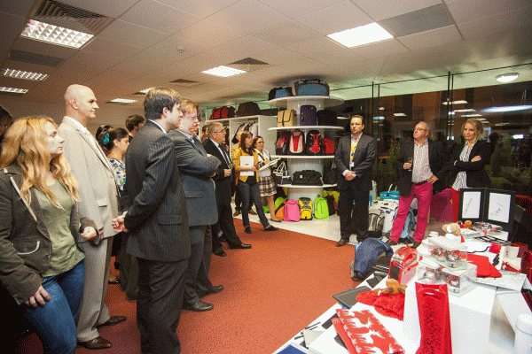 Samdam a inaugurat cel mai mare showroom de produse promoţionale de la noi.