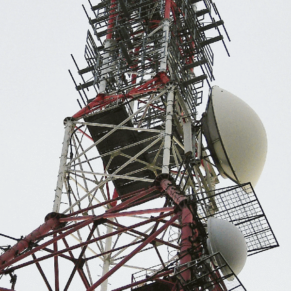 Orange, Vodafone, Romtelecom şi Cosmote nu vor impozit pe construcţii speciale