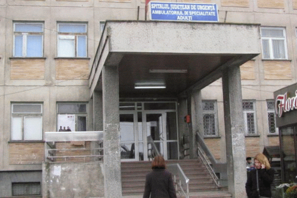 Inspecţie la spitalul judeţean din Bacău în cazul unui copil legat cu hamul