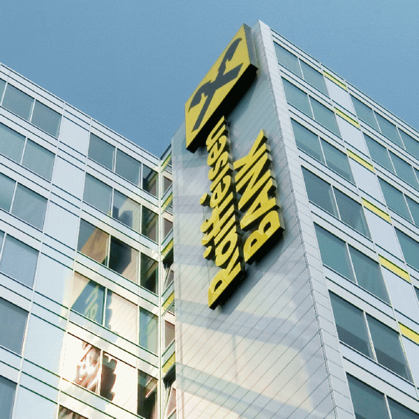 Banca a anunţat că îşi va majora capitalul cu aproximativ 2 - 2,25 miliarde euro în prima jumătate a acestui an.