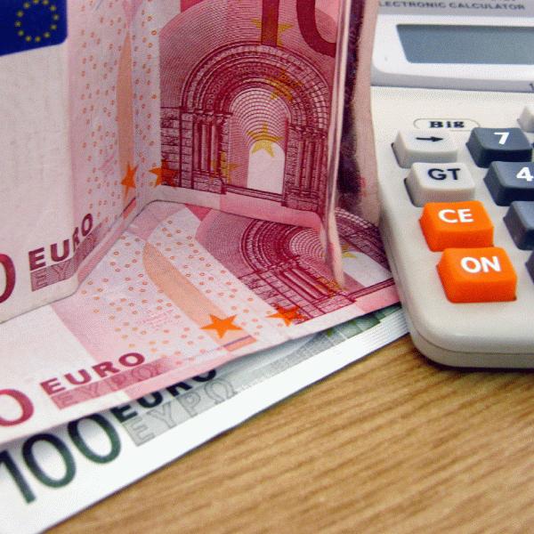 PwC: Creditele neperformante din Grecia - 40% din totalul împrumuturilor, în 2014