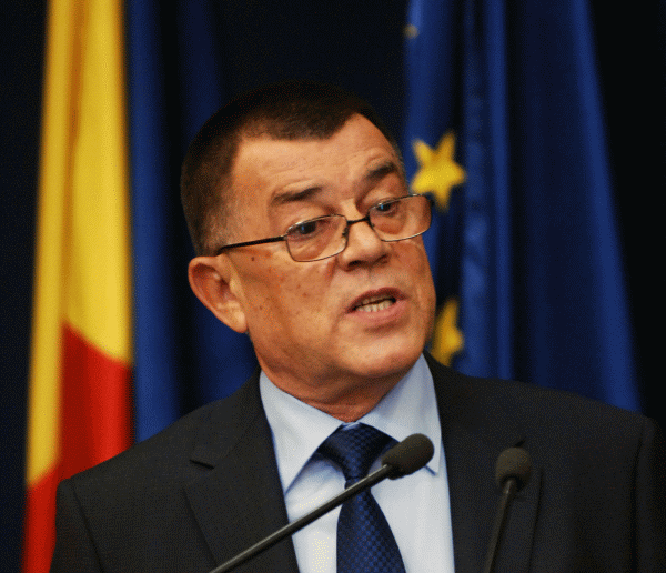 Scutaru şi Johannis, în cărţi pentru Ministerul de Interne