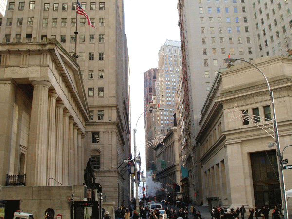 Bonusuri mai mari pentru şefii băncilor de pe Wall Street