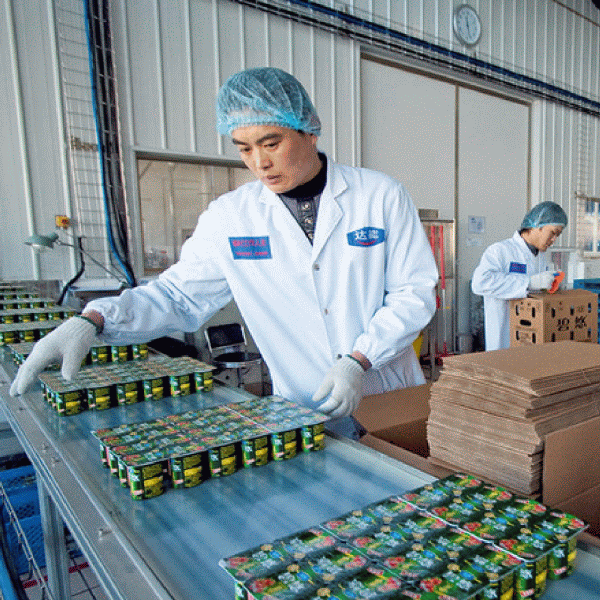 "Danone" operează 22 de fabrici în China, unde are aproape 10.000 de salariaţi.