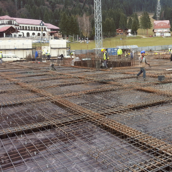 Construcţia centrului de agrement din Poiana Braşov a fost abandonată