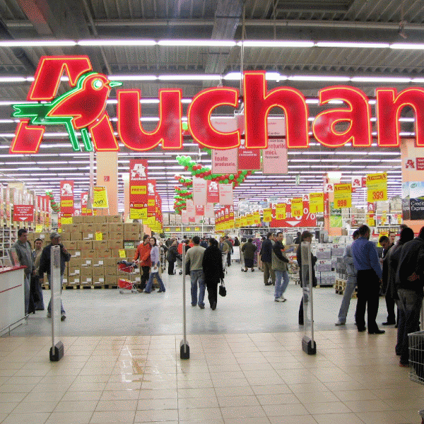 Protest la sediul Auchan, după preluarea Real