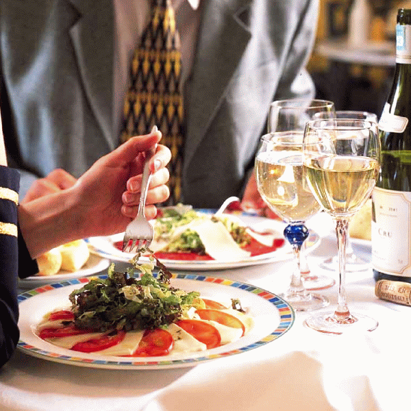 Patronatele din Turism şi Servicii susţin reducerea TVA la alimentele bio