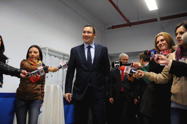 "În decembrie, noi vom fi la Preşedinţie, iar Băsescu la brutărie"