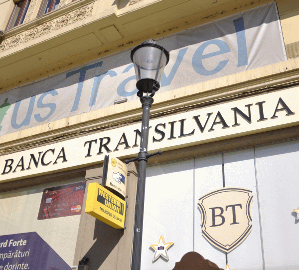 Banca Transilvania atribuie 9,8 milioane de acţiuni salariaţilor