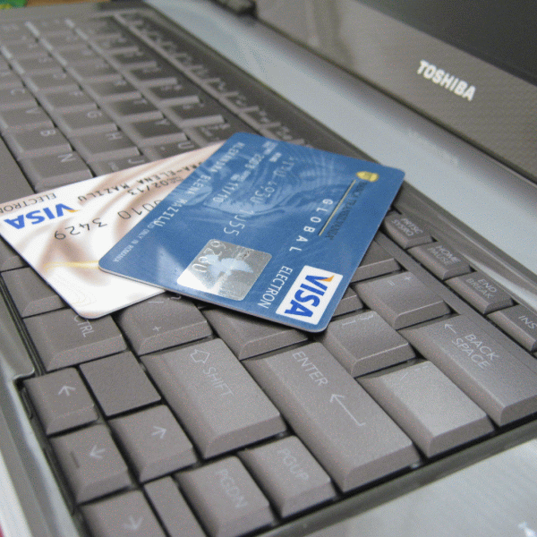Marii retaileri online - afaceri în creştere şi datorii pe măsură
