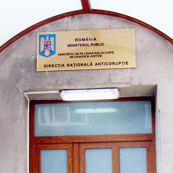 Dosarul megacorupţiei din ministere alimentează lupta politică