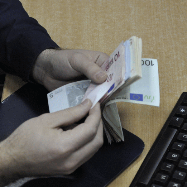 FMI: "Băncile austriece, cele mai afectate de sancţiunile impuse Rusiei"