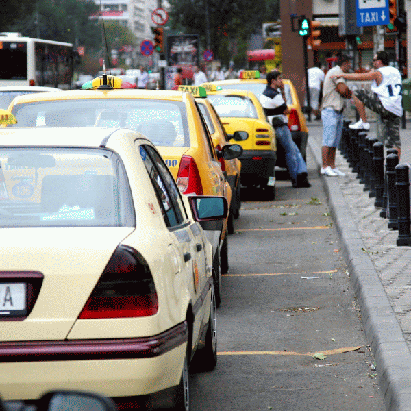 Scandal interminabil pe piaţa taximetriei din Bucureşti-Ilfov