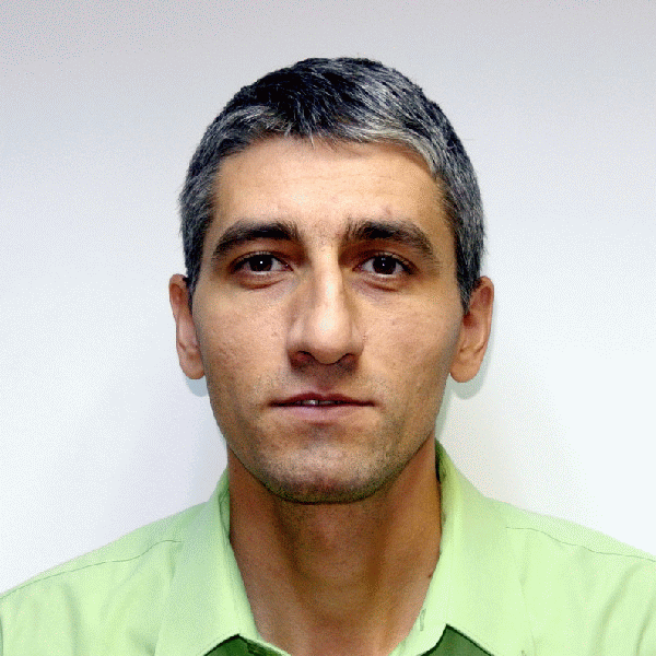 Domnul Rizea ne-a spus că are o experienţă de 12 anica investitor pe piaţa de capital şi că a plătit scump lecţiile învăţate în acest timp.
