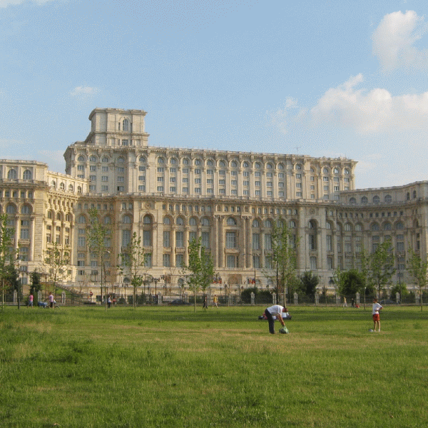 Parlamentul lasă ofiţerul acoperit să rămână acoperit
