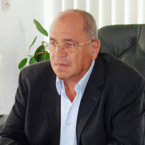"Trebuie să reconsiderăm oportunitatea investiţiei, nu facem nici un fel de dezvăluire privind intenţiile noastre, spunem doar că suntem la faza de analiză".