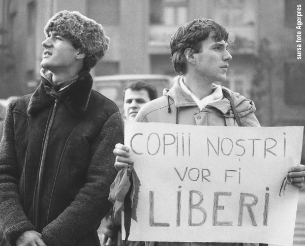Revoluţia Română din decembrie 1989, revoluţionari pe străzile Capitalei.