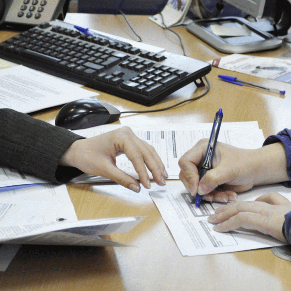 "Orice discuţie cu banca se face cu executarea silită pe masă"