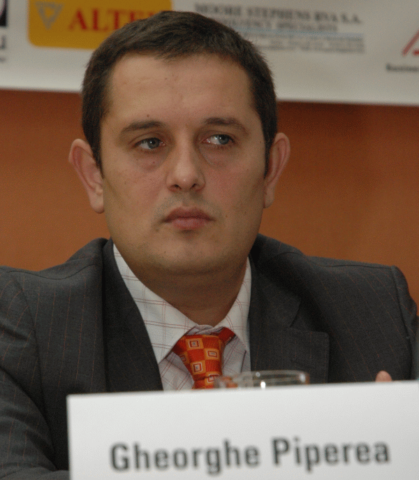 "Acţionarii băncilor să pună la loc ce au luat cu japca de la consumatori"