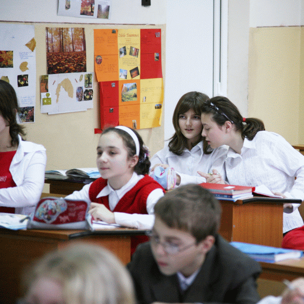 Politicul şi-a întors faţa spre învăţământ