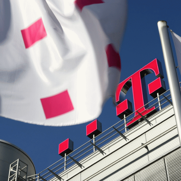 Nikolai Beckers: "Vânzarea Palatului Telefoanelor nu este o prioritate pentru Telekom România"