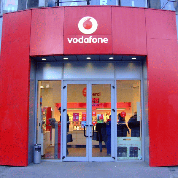 Reţeaua Vodafone de magazine în franciză a depăşit 100 de unităţi de la lansare, în octombrie 2013
