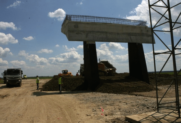 Licitaţie deschisă pentru construirea a 16,8 km din Autostrada Braşov - Oradea
