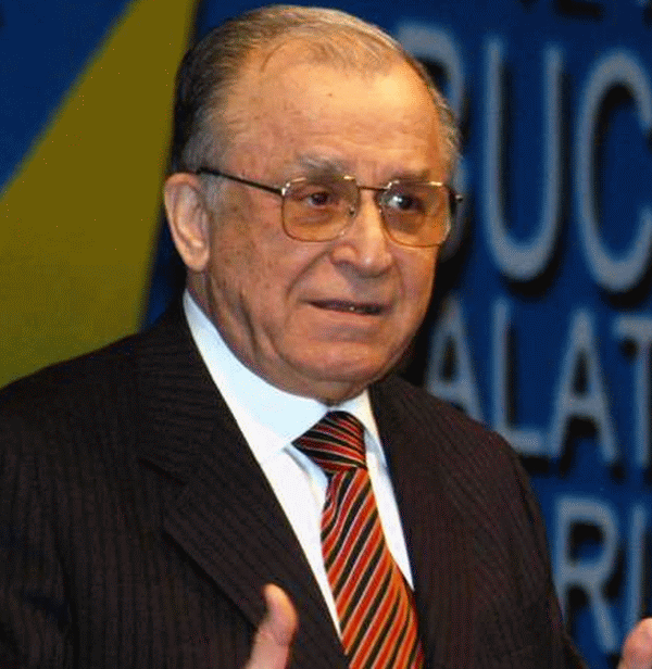 Ion Iliescu cere membrilor noii generaţii de stânga să îşi asume ''o poziţie activă de militanţi''